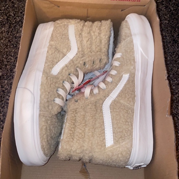 Vans Vans Wmns SK8 Hi Tapered Cozy Hug Mojove Desert  (no lid on box) Faux Fur - Picture 1 of 9